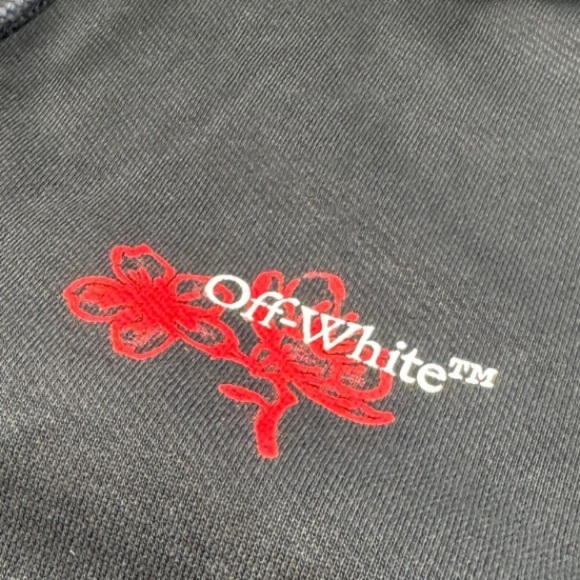 Off-White Cropped Hoodie - Picture 5 of 10